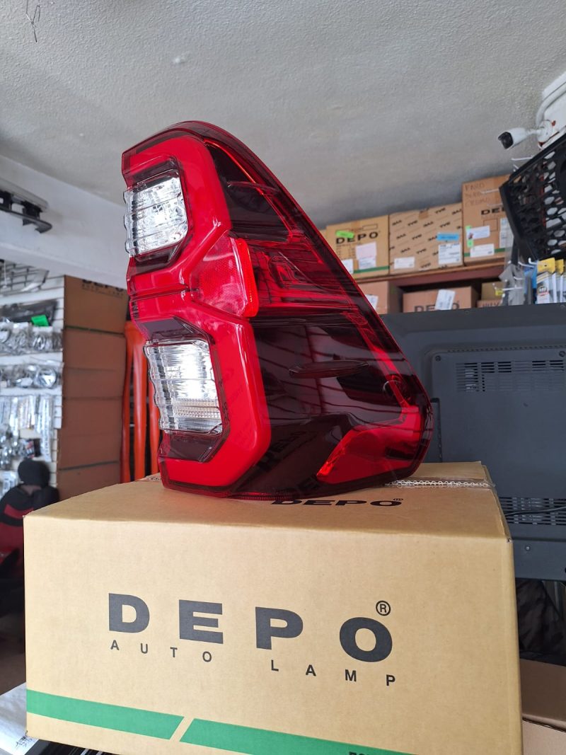 CALAVERA HILUX 20/21 LEDS DER