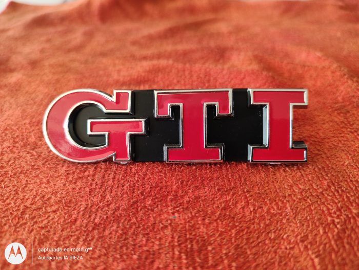 EMBLEMA ROJO GTI