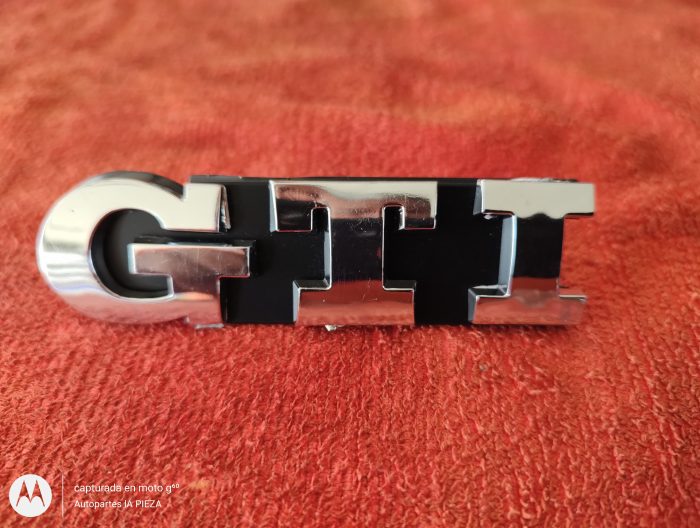 EMBLEMA GTI BCO