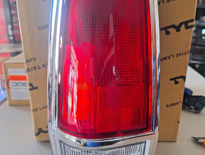 CALAVERA NISSAN PU 720 85-86 CROM AMER S/ARNES IZQ